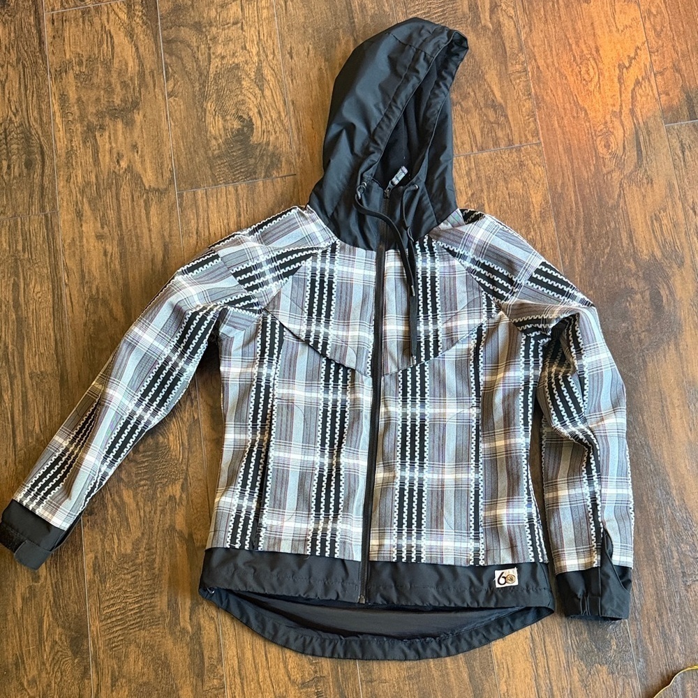 Body glove ski and snow jacket black and red size small (HU)
